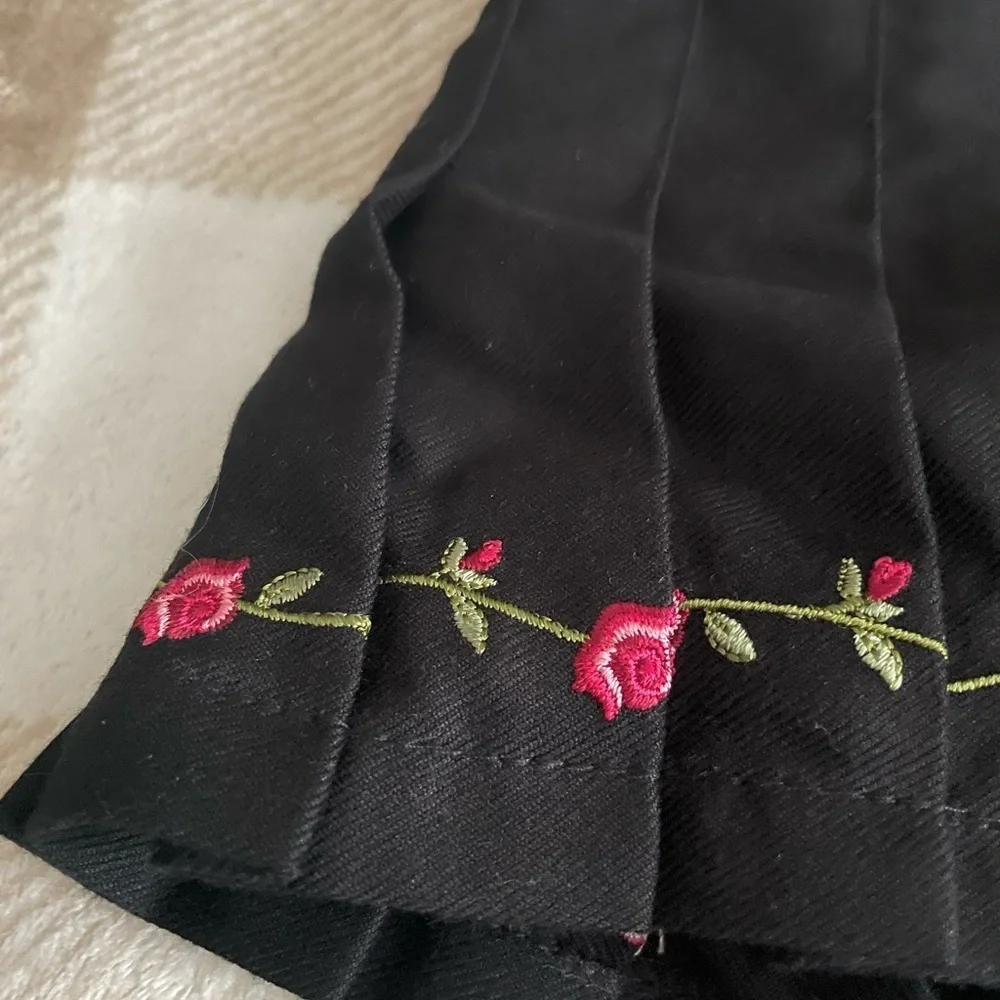 Vintage size 6-9 months The Children's Place Black Skirt w Red Rose Embroidery